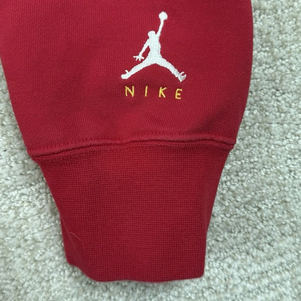 Nike Air Jordan Men's Small Red Jump Man Crew Neck Sweatshirt DA7194-677